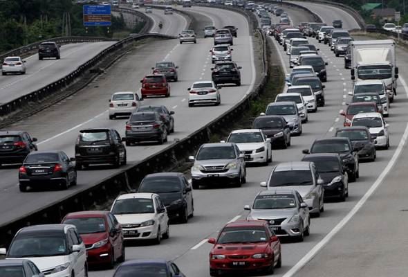 焦点新闻：遇到路霸，抄下车牌报警