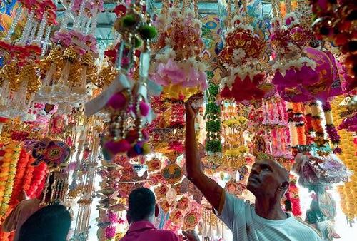 தீபாவளி; மூவாயிரம் குடும்பங்களுக்கு உணவுக் கூடை !