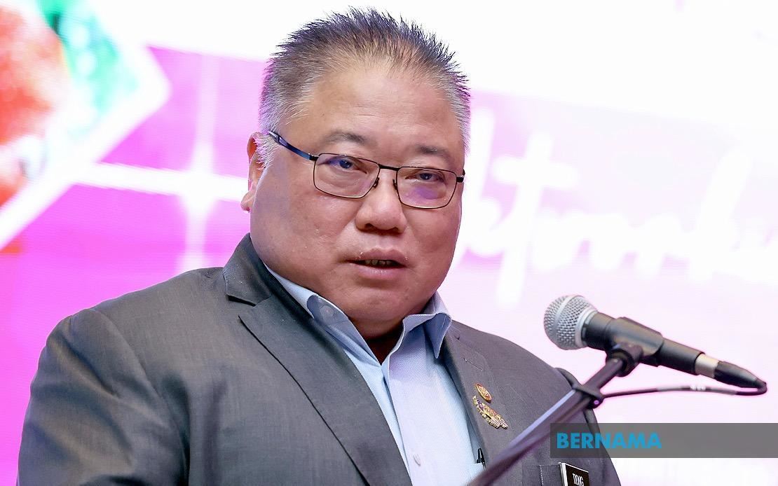 焦点新闻：晚宴供酒风波，部长道歉