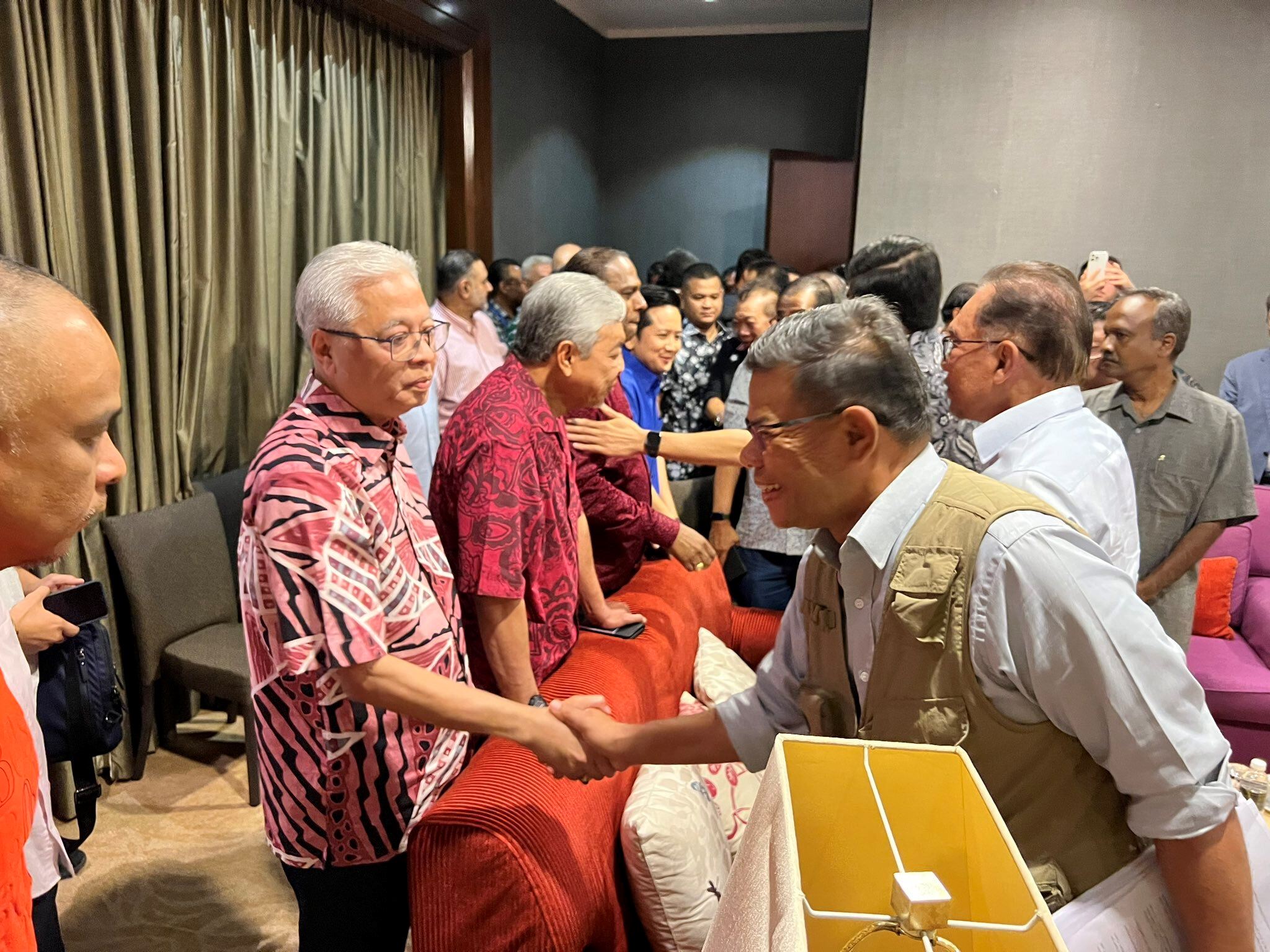 焦点新闻：支持“外人”当首相，不触犯反跳槽法！ 