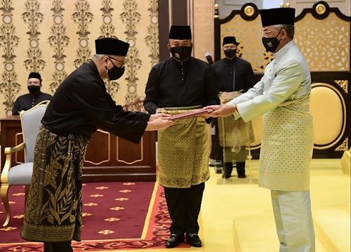焦点新闻:伊斯迈沙比利正式上任我国第9任首相!