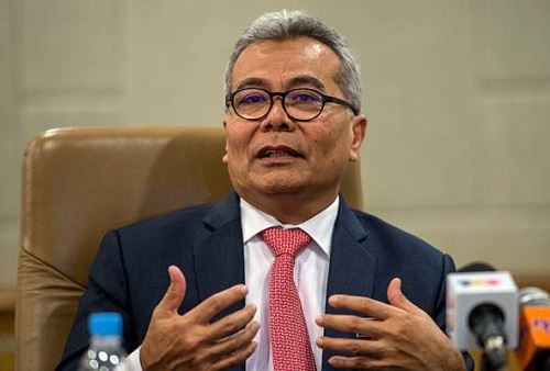 焦点新闻:执法人员开罚单不应造成人民负担!
