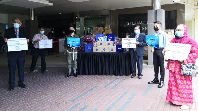 frontliners surprised with #wirakita care kits as a show of appreciation