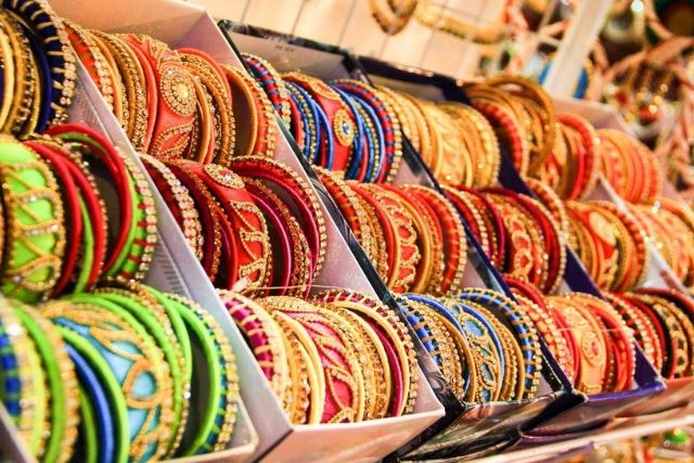 7 helpful tips to make your deepavali shopping easier