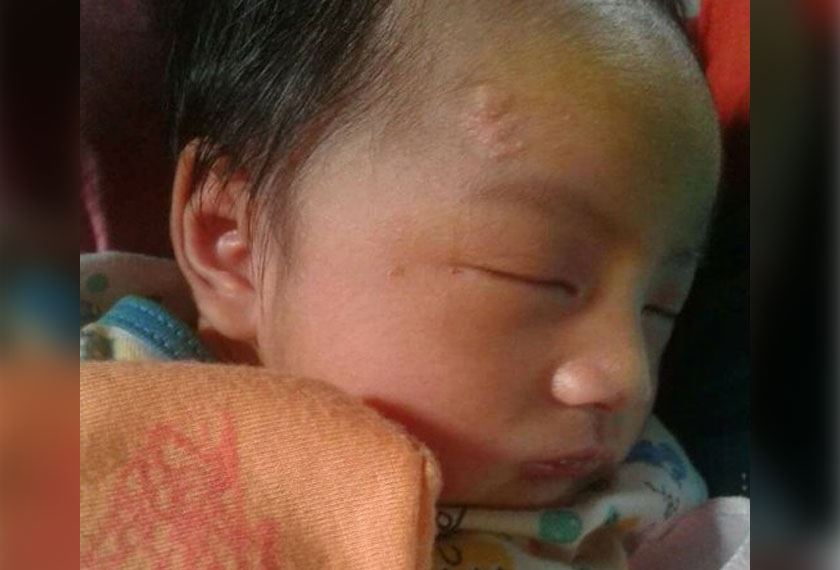 suami isteri dari indonesia ini dikurniakan bayi dengan kalimah allah pada dahi