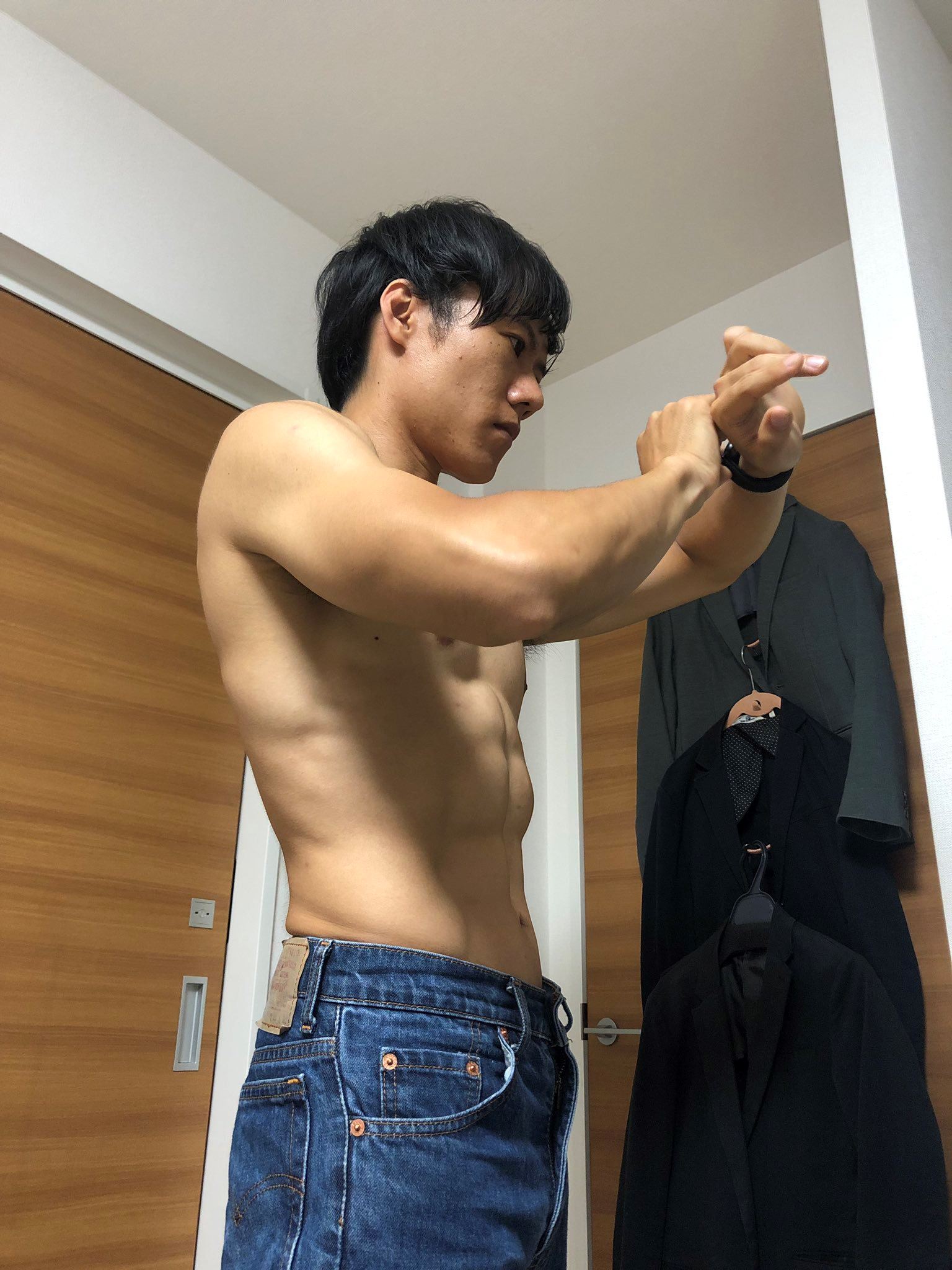 lelaki boroi ini cuma bersenam 4 minit sehari dan hasilnya, sado!