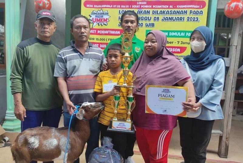 juara lato-lato, adik ni menang seekor kambing 