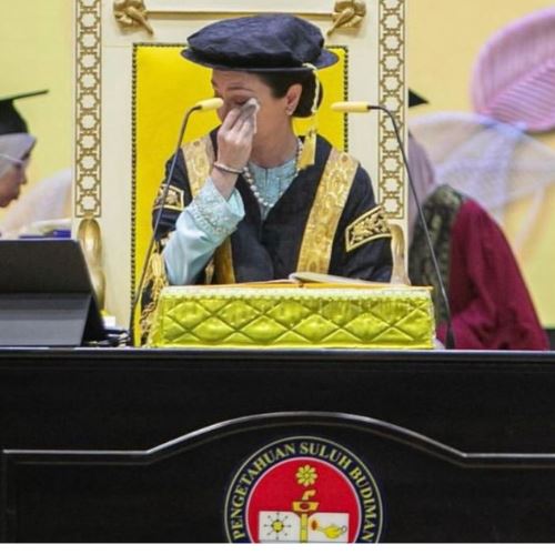 Suasana Sebak Selubungi Konvokesyen UPSI, Ijazah Anumerta Untuk Dua Penuntut Tragedi Gerik