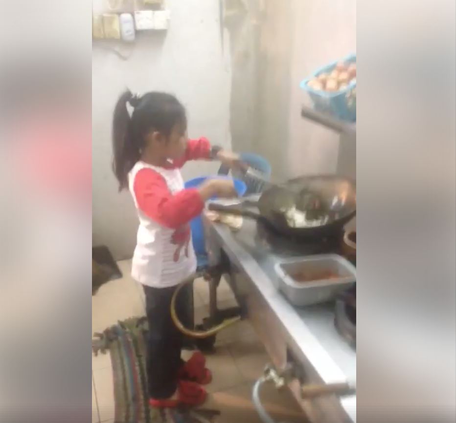 video budak perempuan darjah 2 masak tular di facebook