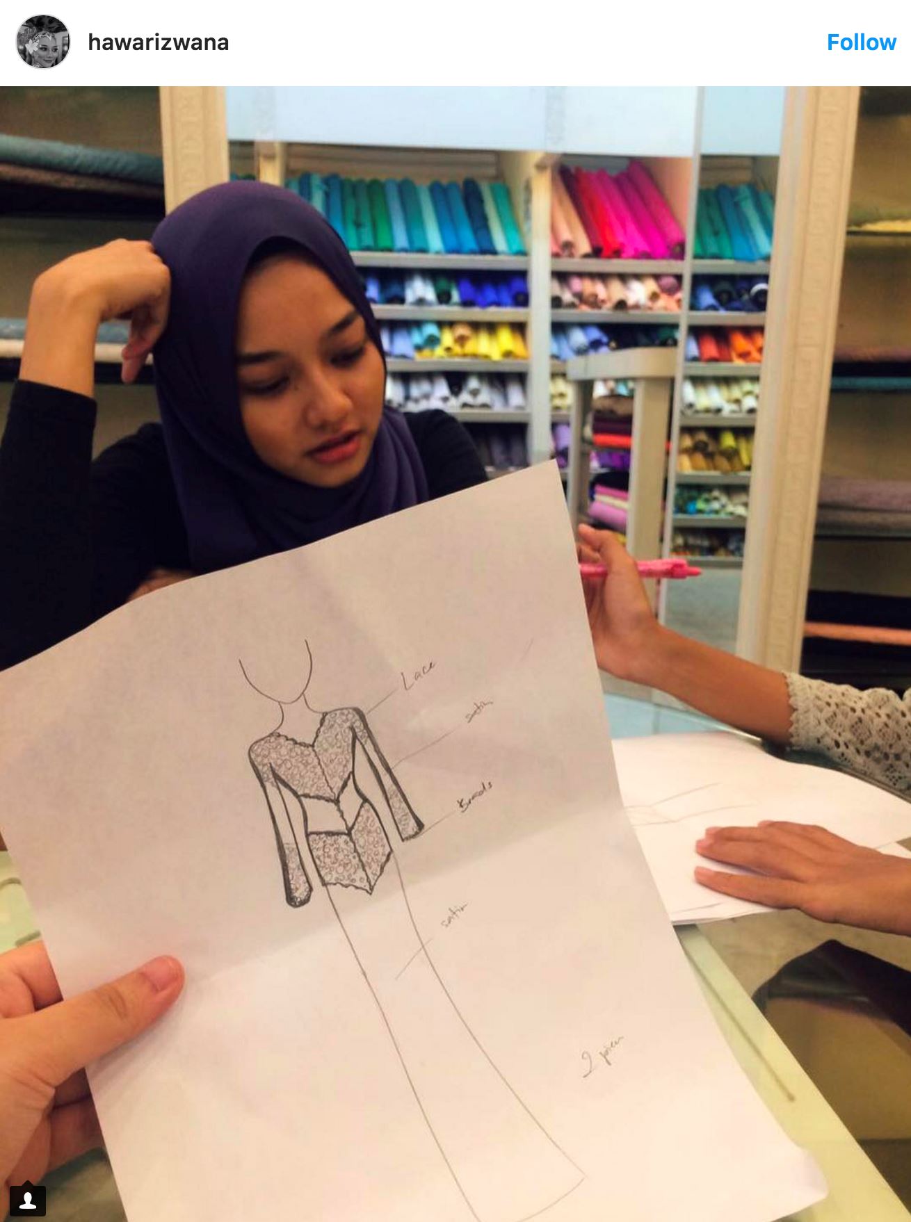 gadis ini jadi perhatian netizen dek kerana miliki wajah seiras neelofa