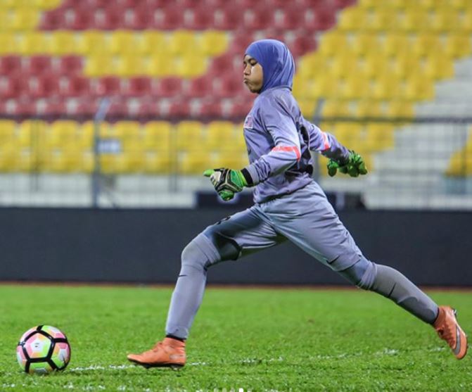 gaya comel dan licik penjaga gol pasukan kebangsaan wanita ini tarik perhatian ramai