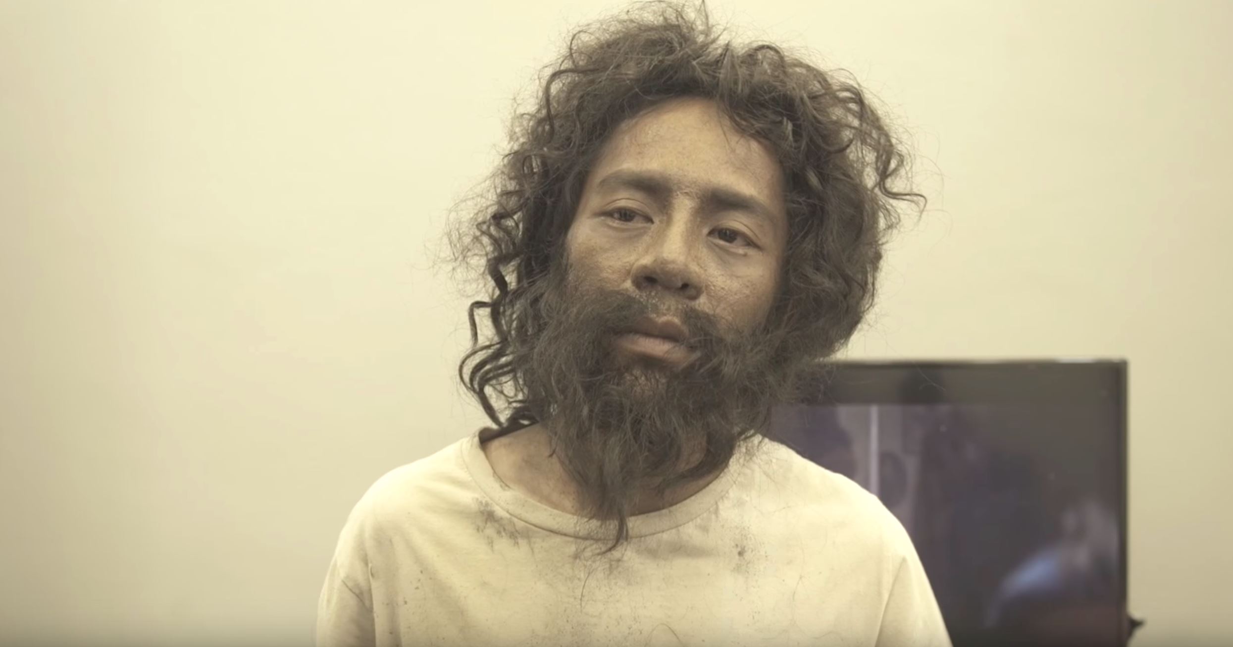 persoalan siapakah gelandangan yang mempunyai suara lunak merdu dan videonya tersebar di media sosial akhirnya terjawab