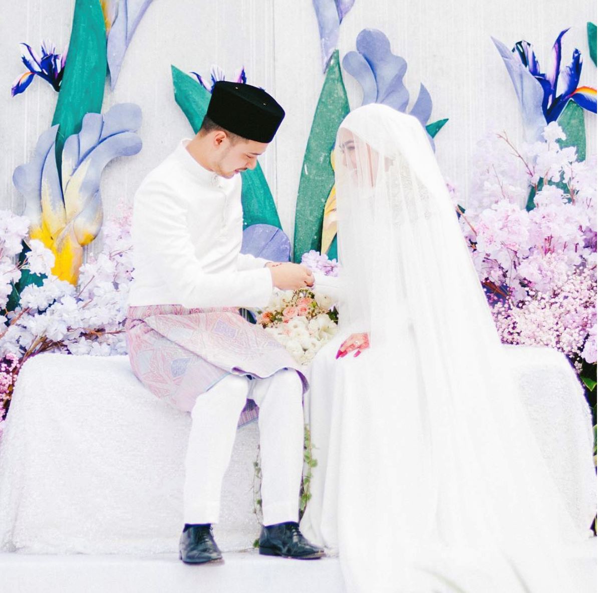 tahniah! elfira loy sah bergelar isteri kepada khairol faris anuar