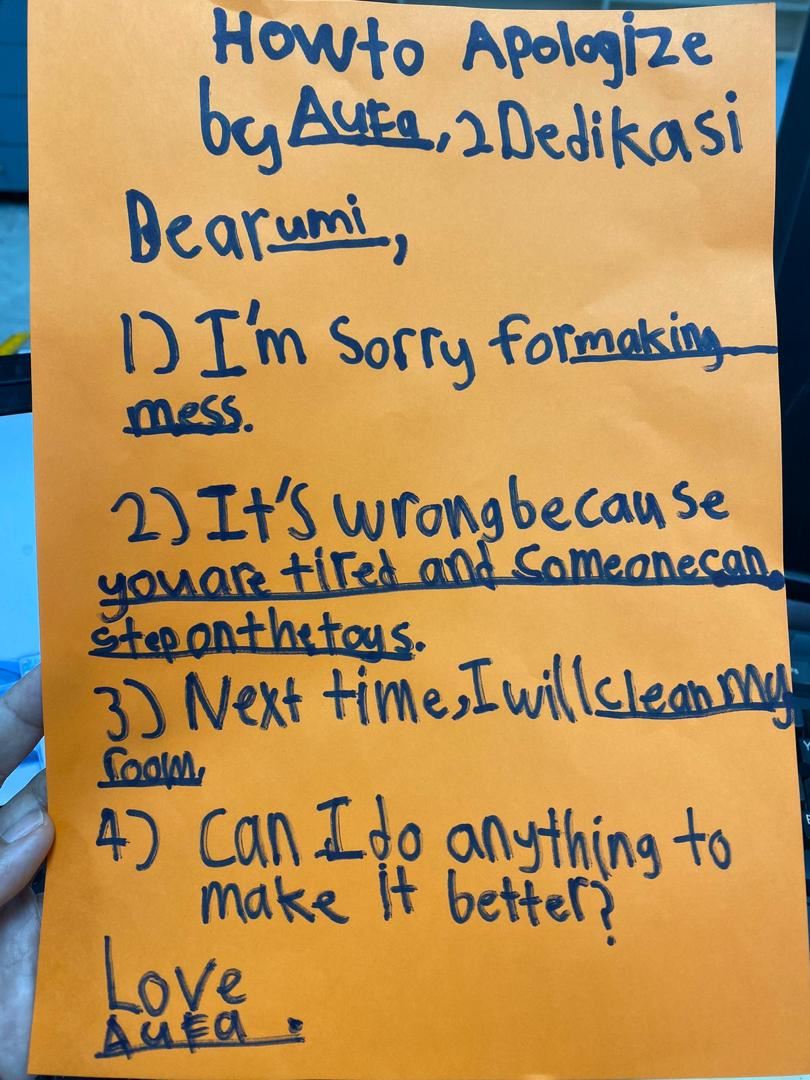 guru mengajar murid “template” untuk meminta maaf