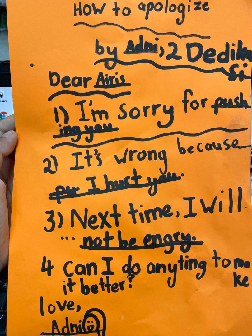 guru mengajar murid “template” untuk meminta maaf