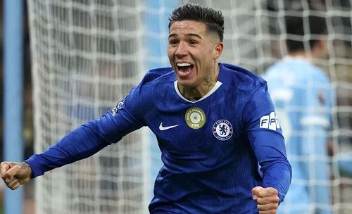 chelsea score late to deny city