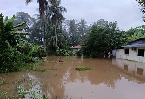 floods worsen in three states