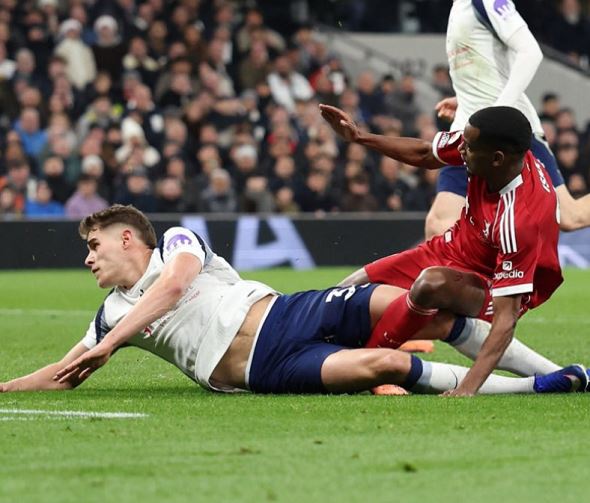 isak scores and limps off injured