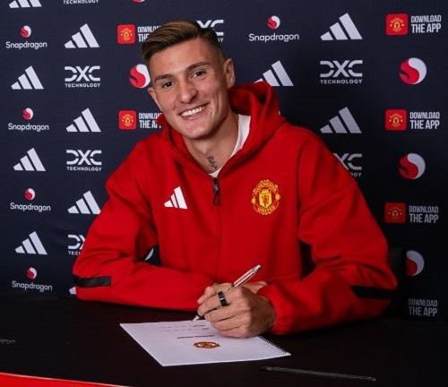 sesko signs on the dotted line