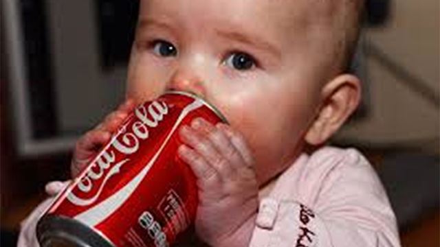 beri bayi minum air gas supaya cepat mati