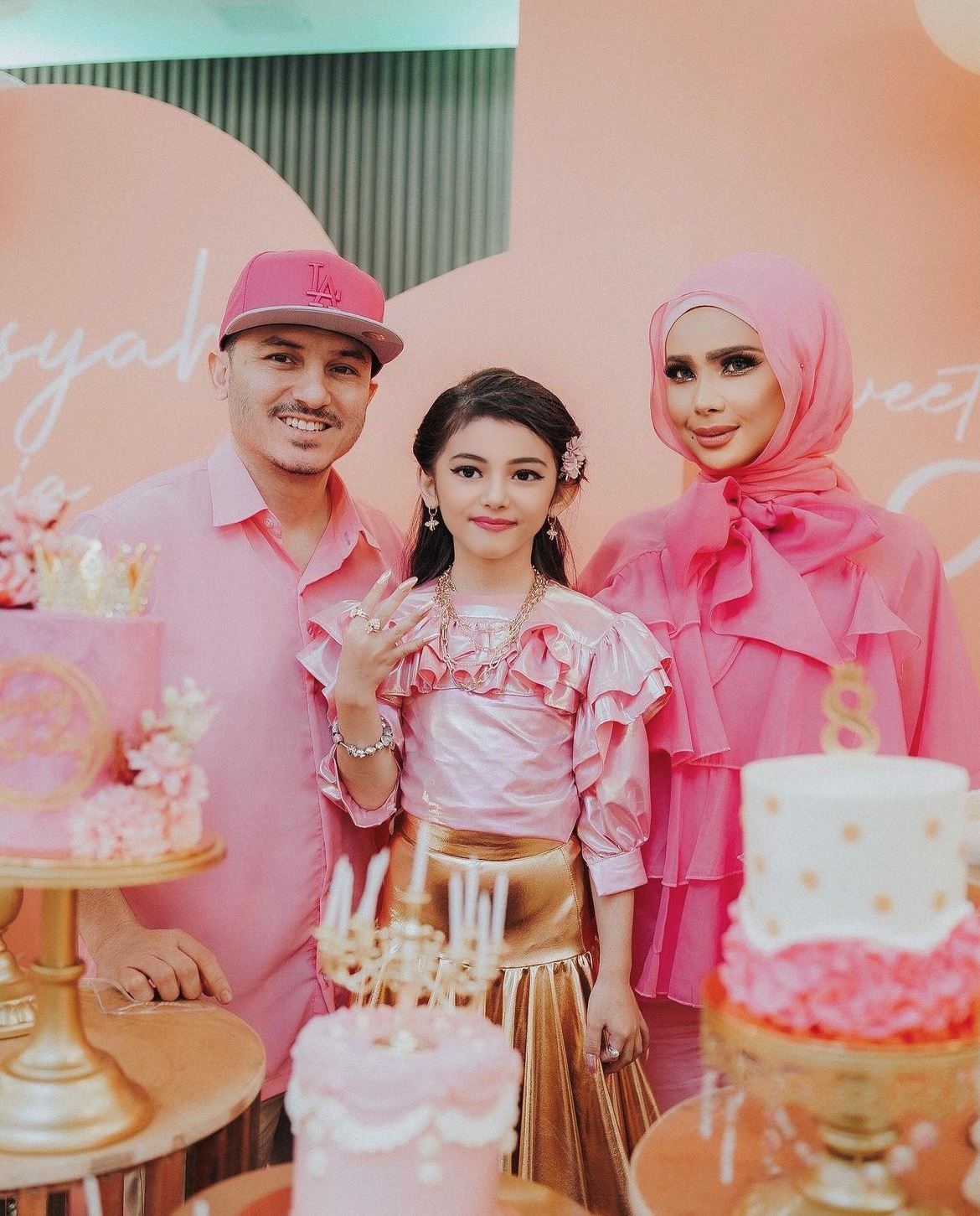 “8 tahun, 8 kek” meriah sambutan hari jadi aaisyah tahun ini