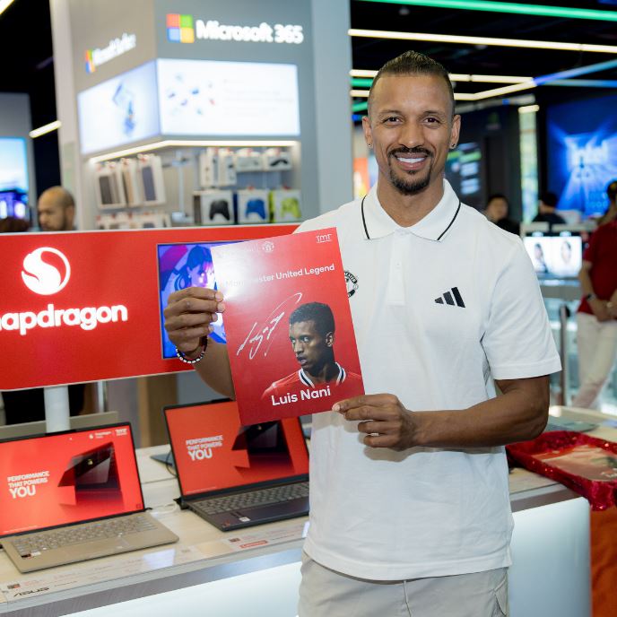 Snapdragon Hidupkan Semangat Bola Sepak Bersama Lagenda Manchester United, Luis Nani
