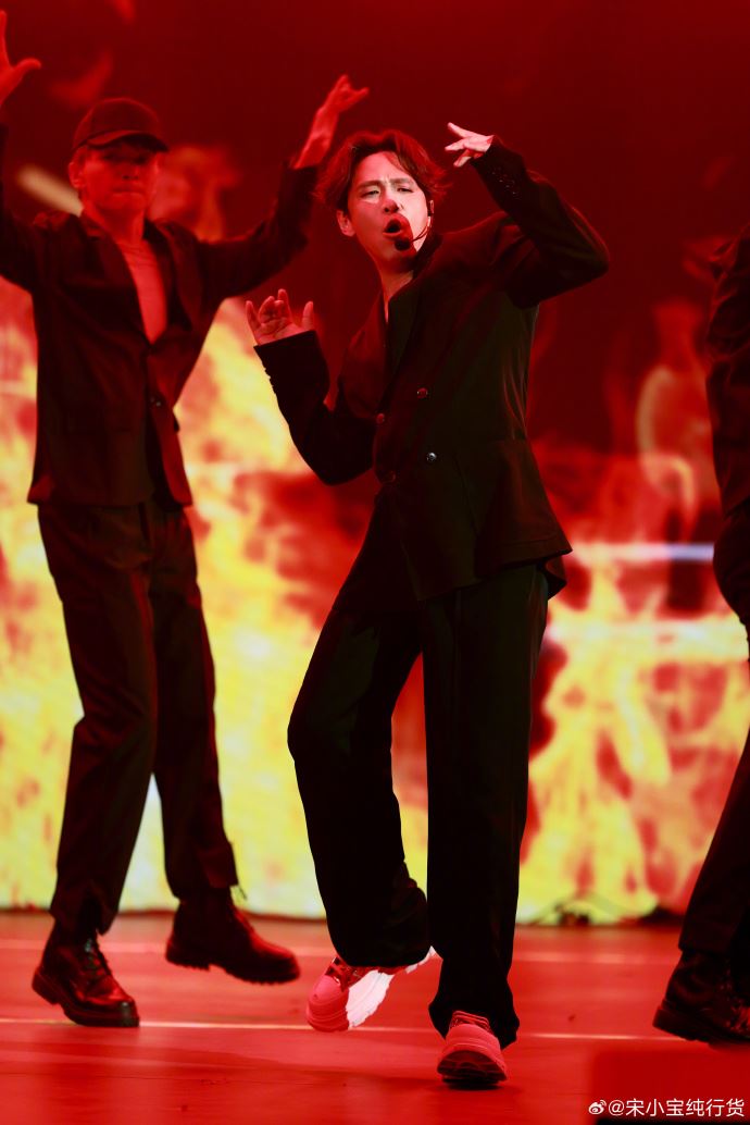 宋小宝爆改王嘉尔！同款妆造摇身变韩系爱豆！