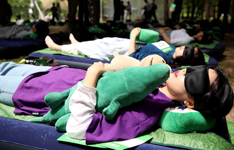 超夸张!韩国举办「睡觉大赛」!睡最久可以赢走50万!