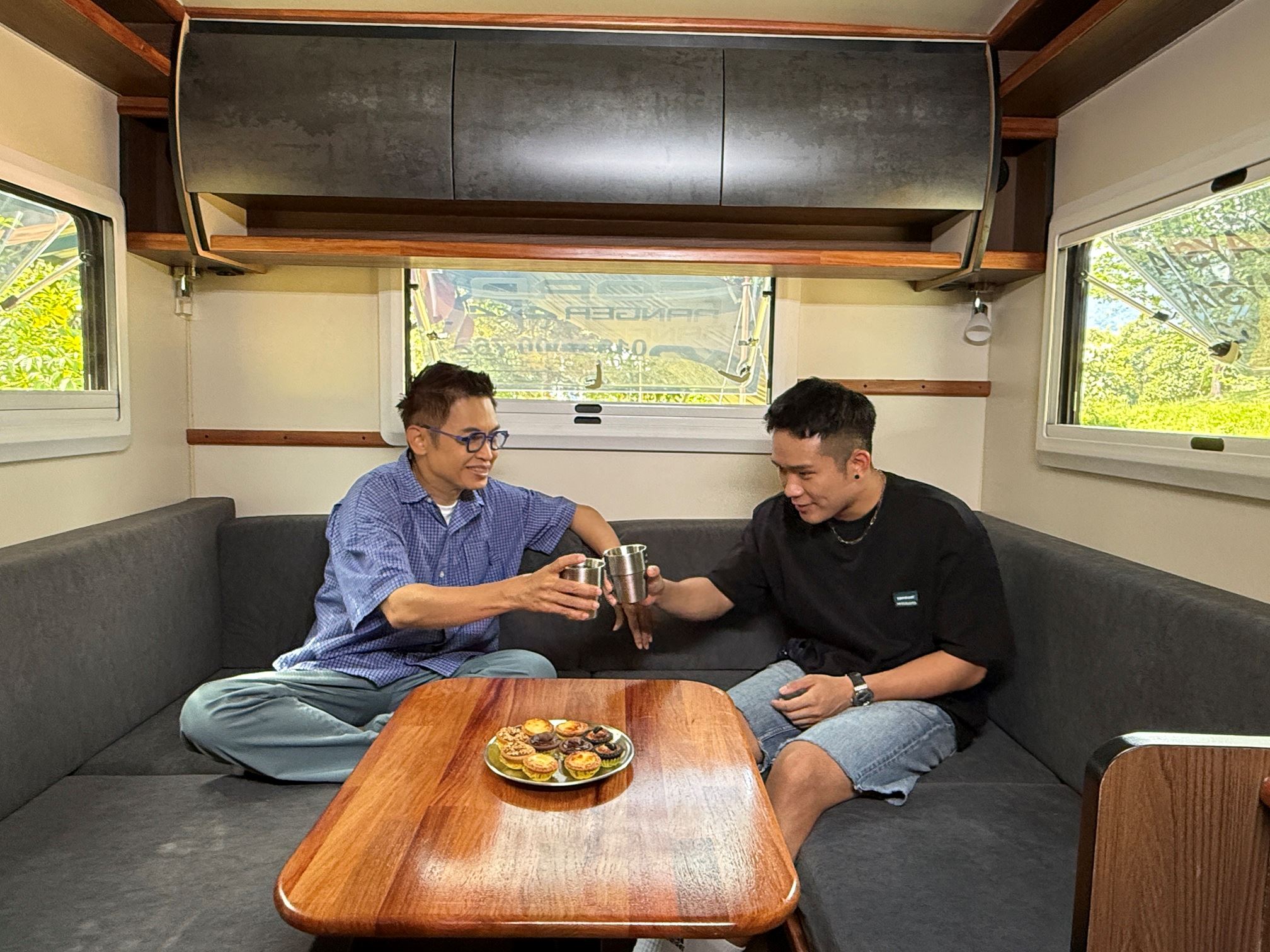 astro《带个伴去旅行》| 阿贤携培永展开“穷得有风”之旅！