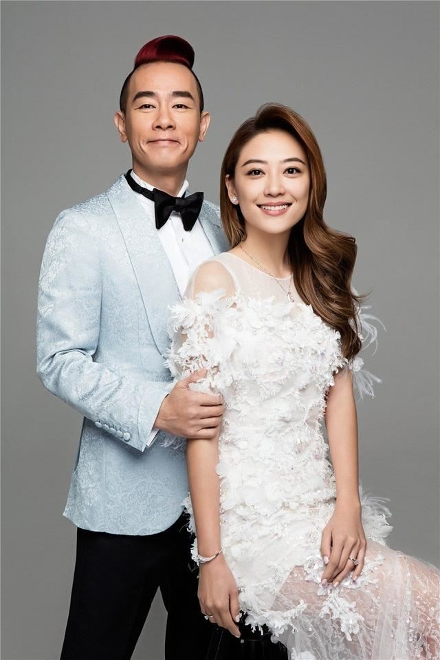 陈小春父亲节与两儿子合影，jasper搞怪wink画面超温馨！