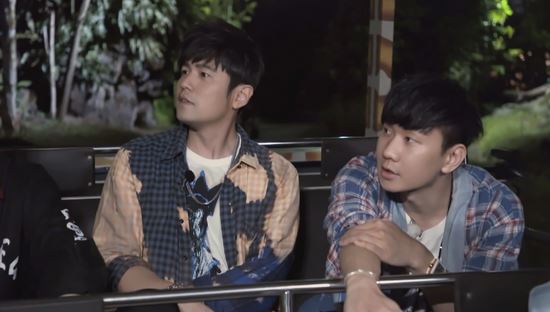 【影片】周杰伦林俊杰合唱「稻香」致敬白衣天使！粉丝：神仙合唱！