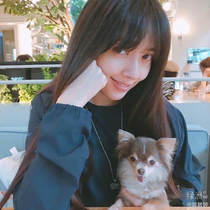 郭碧婷曝怀孕后大晒近照，面色红润温柔微笑超美！