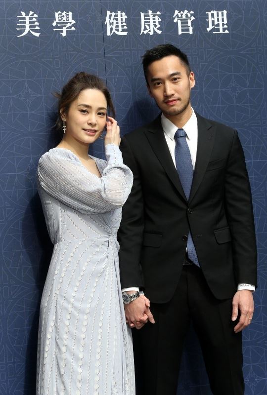 离婚还是分居？赖弘国首次露面回应：尊重阿娇，不再回应！