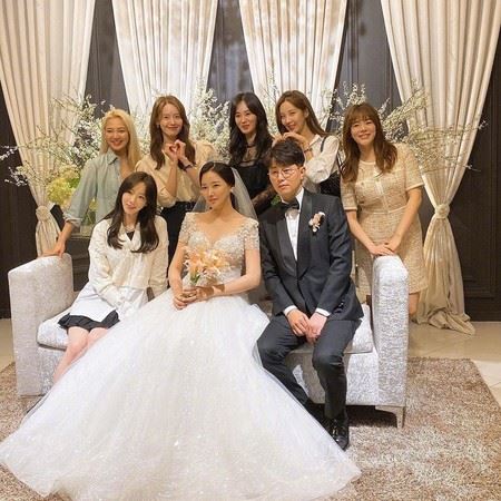 少女时代惊喜合体！婚礼现场合唱《kissing you》粉丝激动：「幸福来得太突然！」