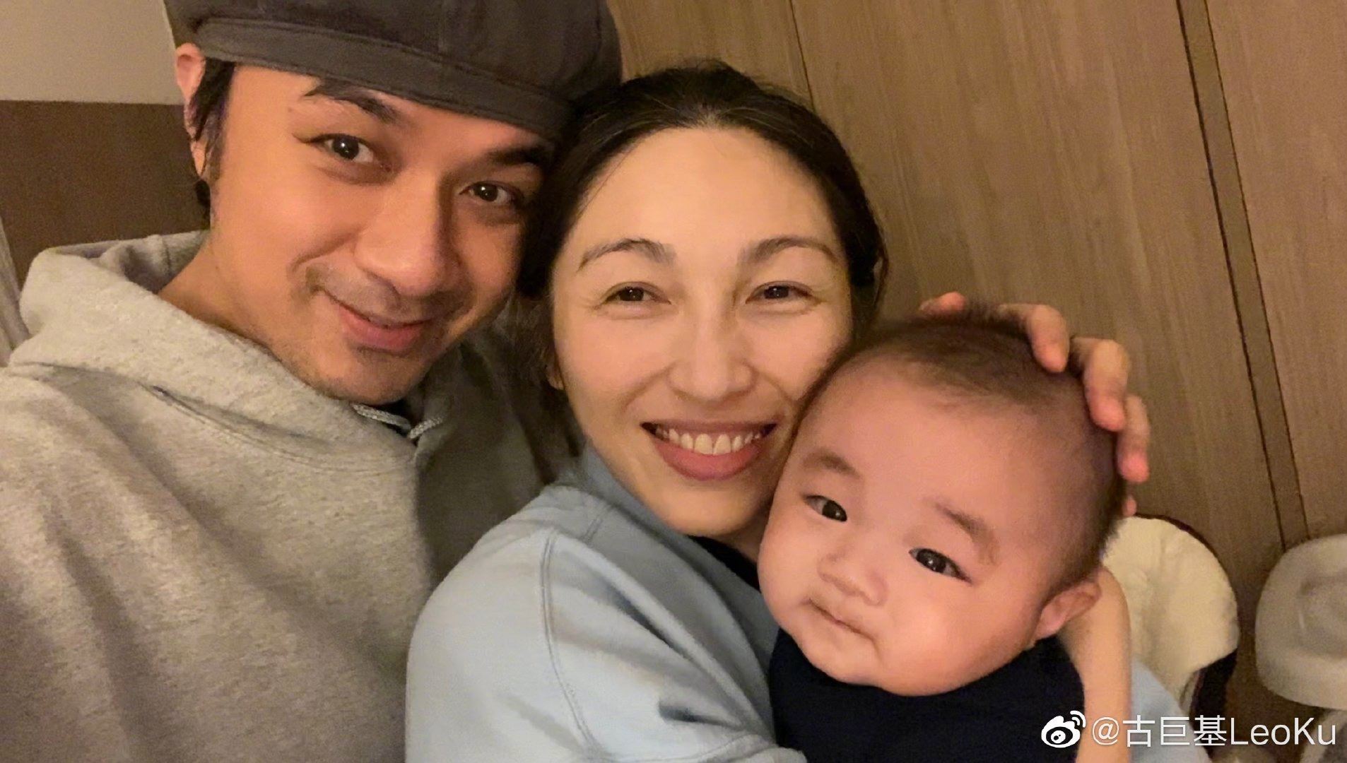 古巨基晒一家三口合照，感叹：成为了父亲，更知道母亲的伟大！