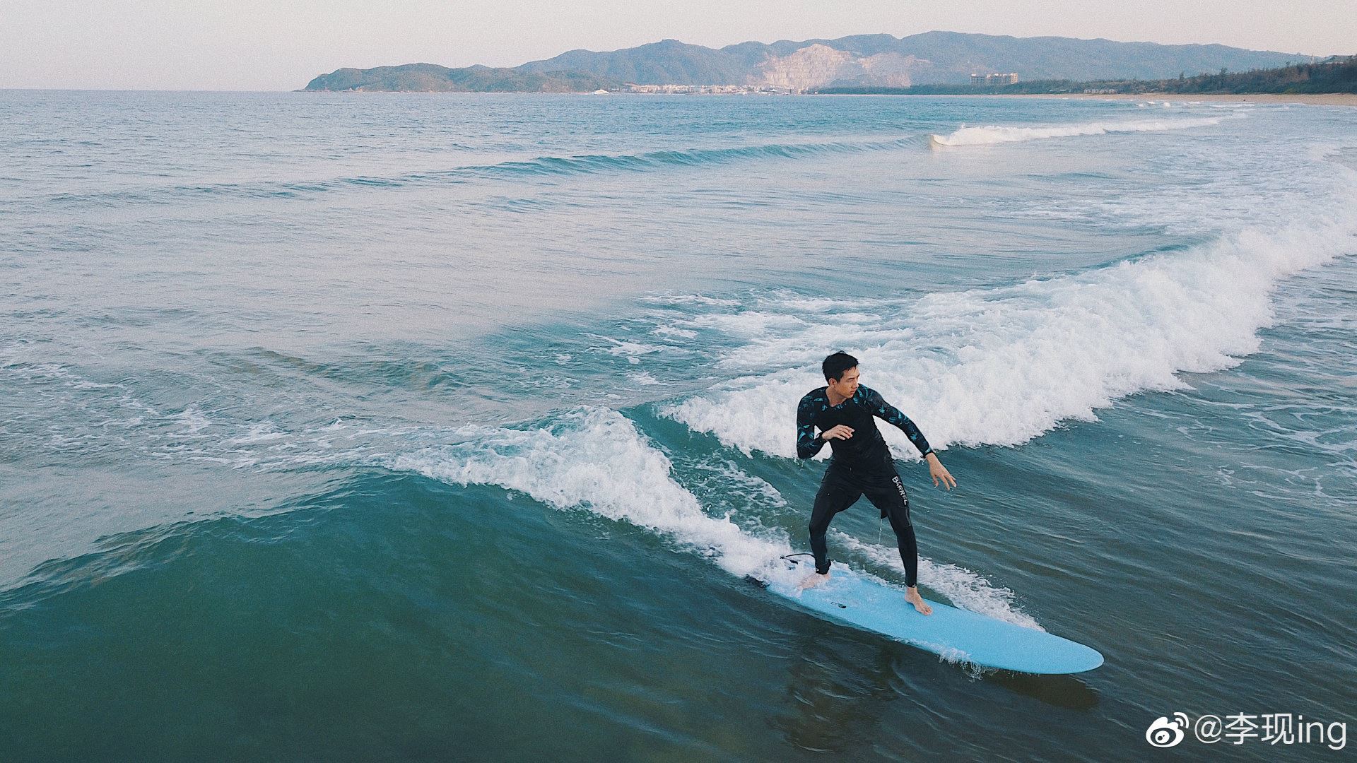 劲帅!乘风破浪后的李现去剪了个寸头!好友调侃:说好的光头呢?