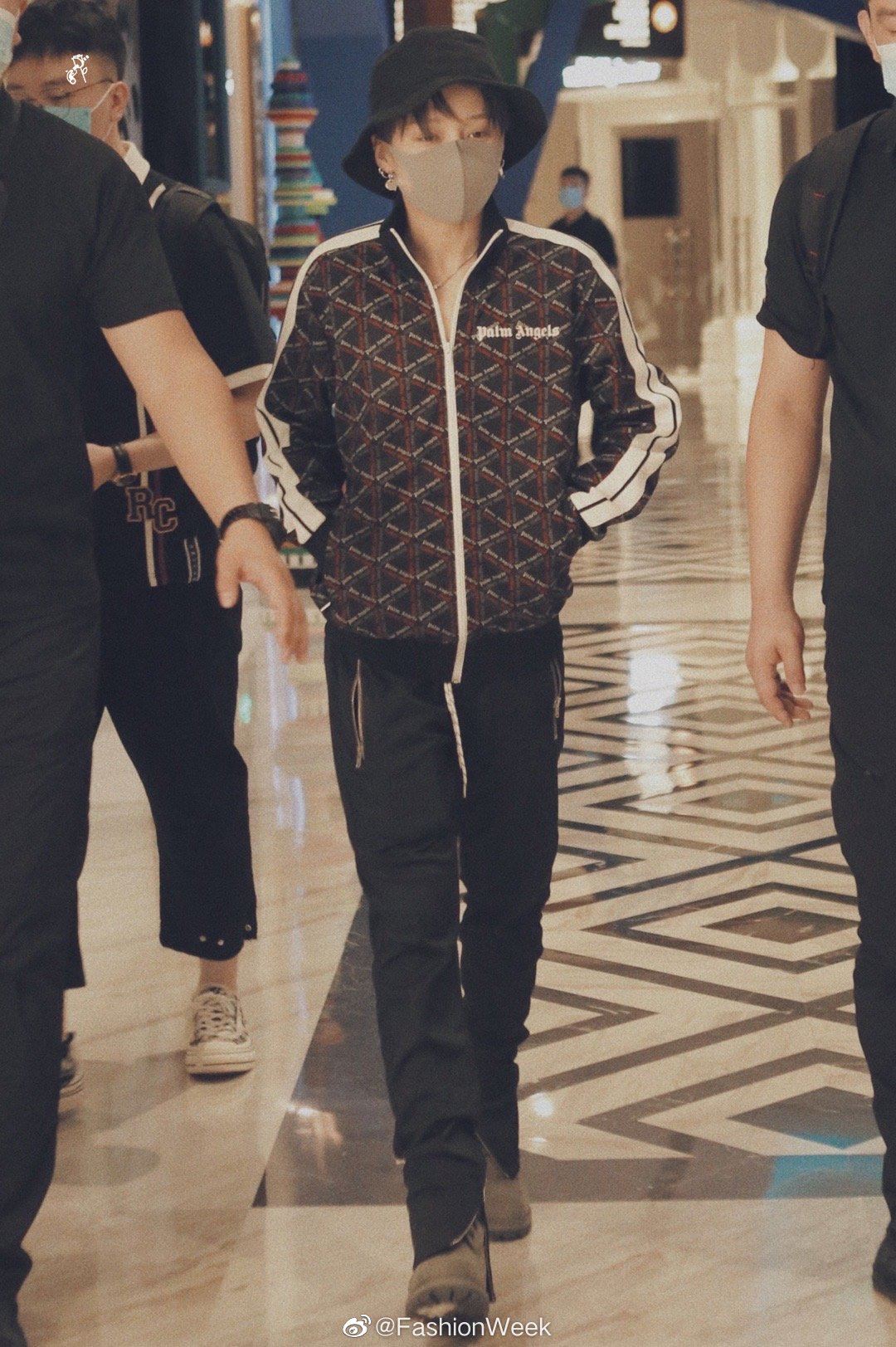 《青你2》the nine成团后首次亮相！机场look个个潮爆！