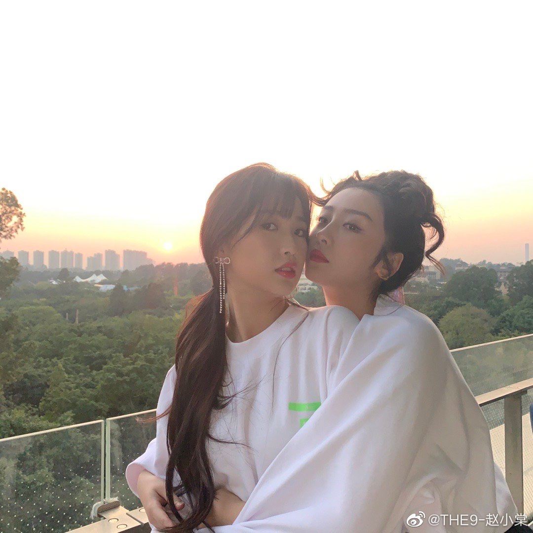 the 9赵小棠晒团员合照,却遭喻言吐槽:「你当我和老谢是吃素的吗?」