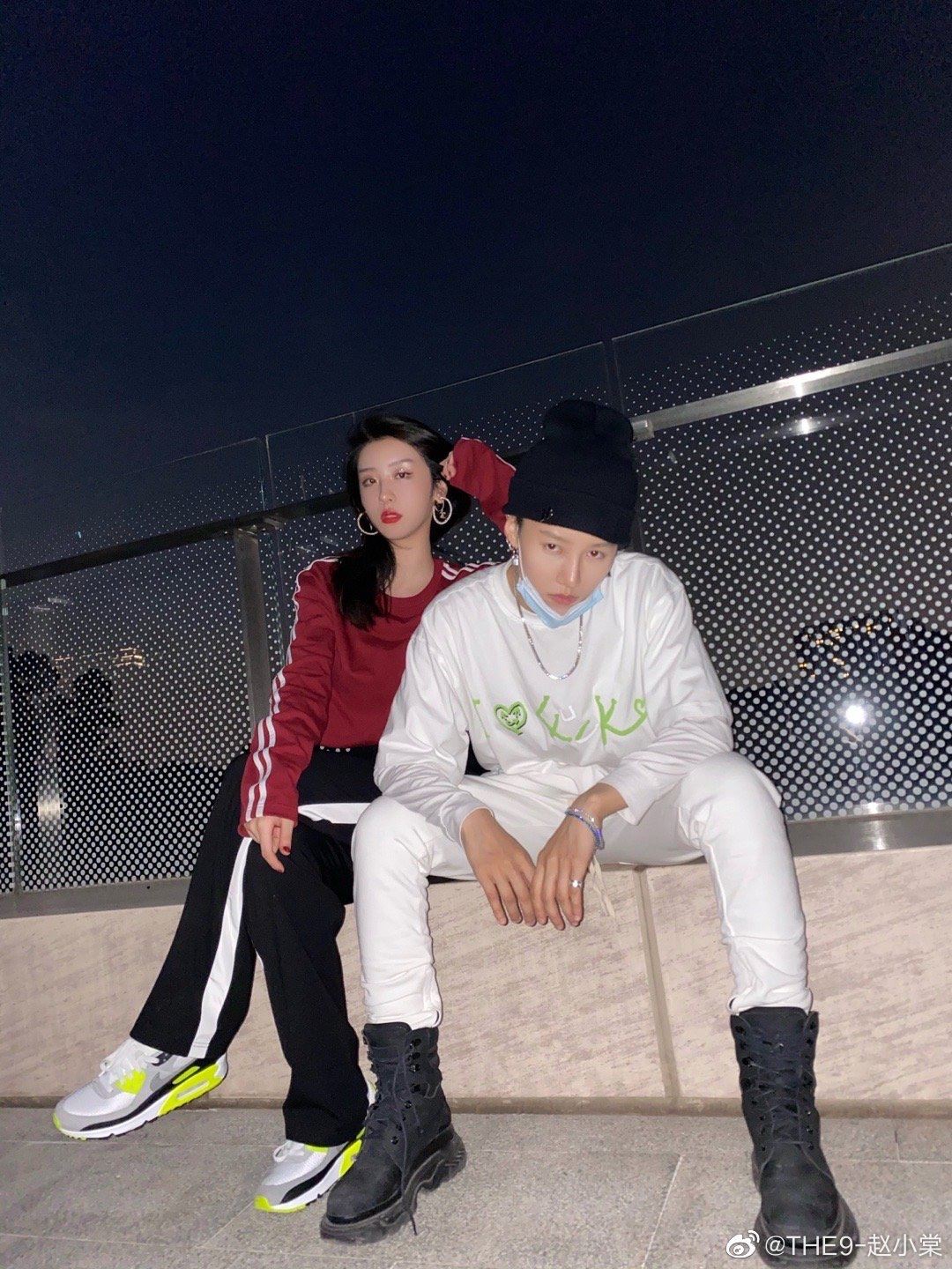 the 9赵小棠晒团员合照,却遭喻言吐槽:「你当我和老谢是吃素的吗?」