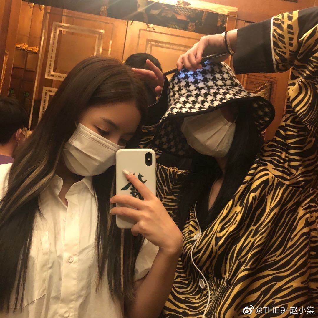 the 9赵小棠晒团员合照,却遭喻言吐槽:「你当我和老谢是吃素的吗?」