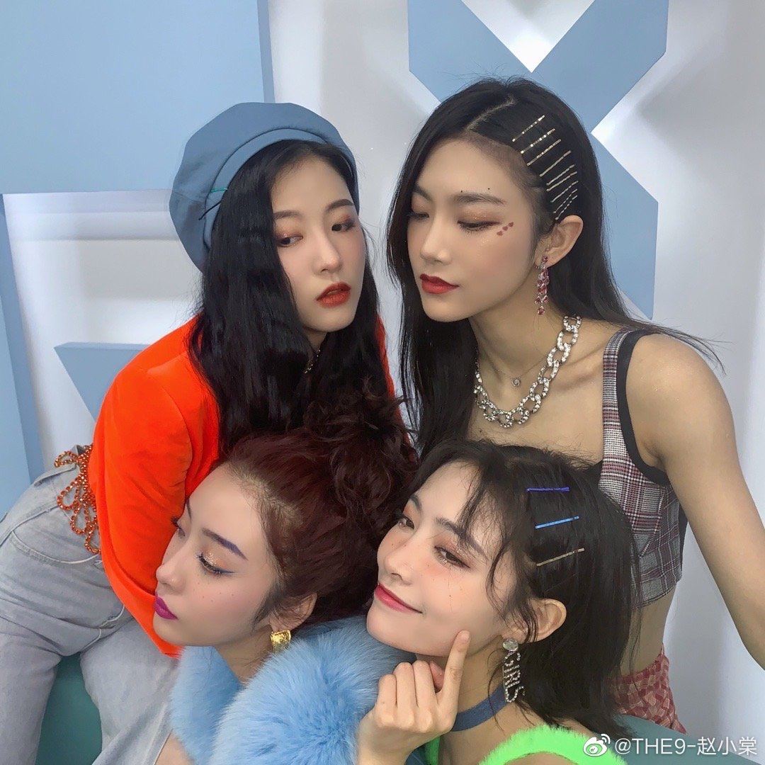 the 9赵小棠晒团员合照,却遭喻言吐槽:「你当我和老谢是吃素的吗?」