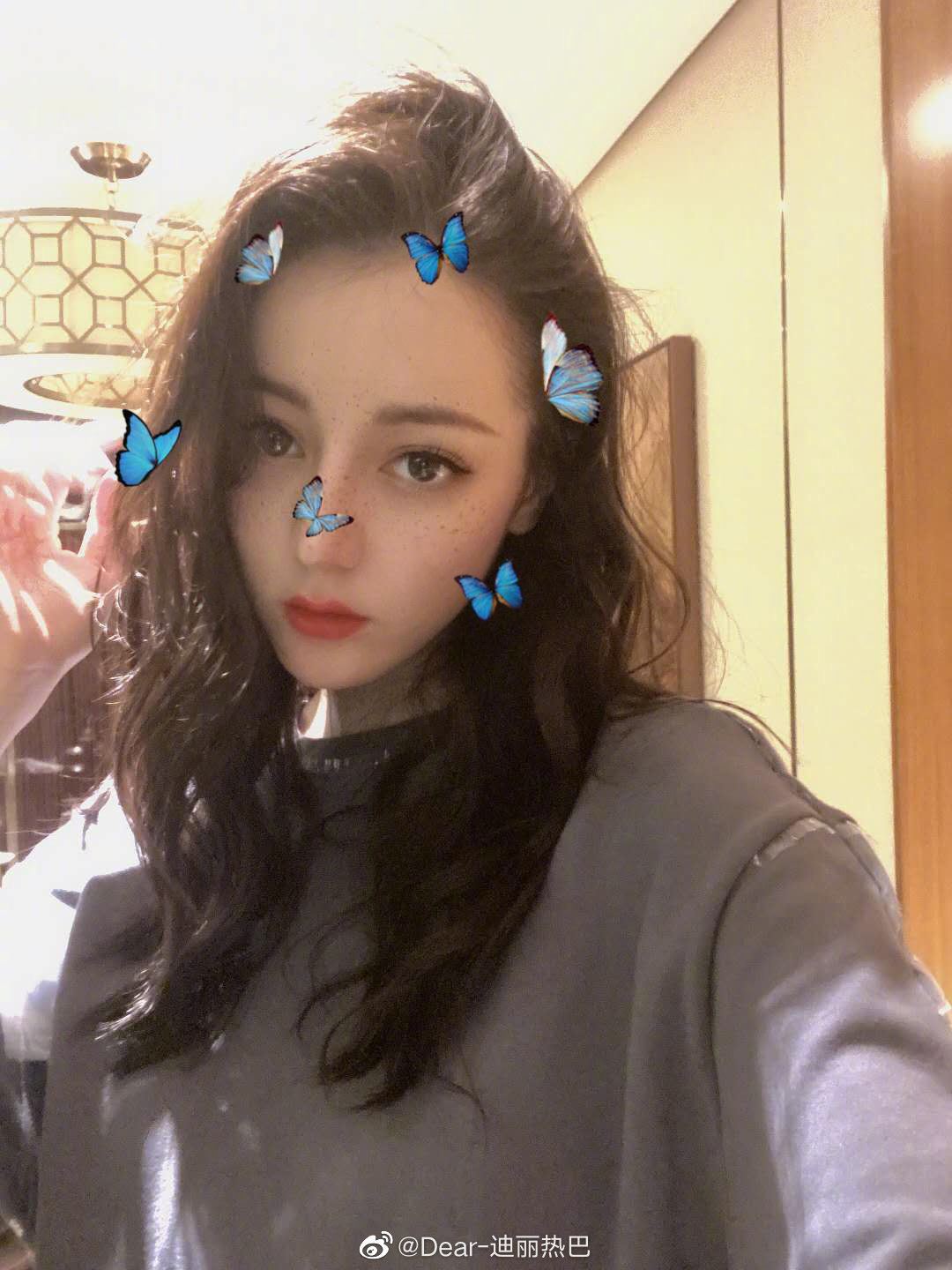 【多图】迪丽热巴派7千万粉丝福利，晒18张自拍大玩滤镜！