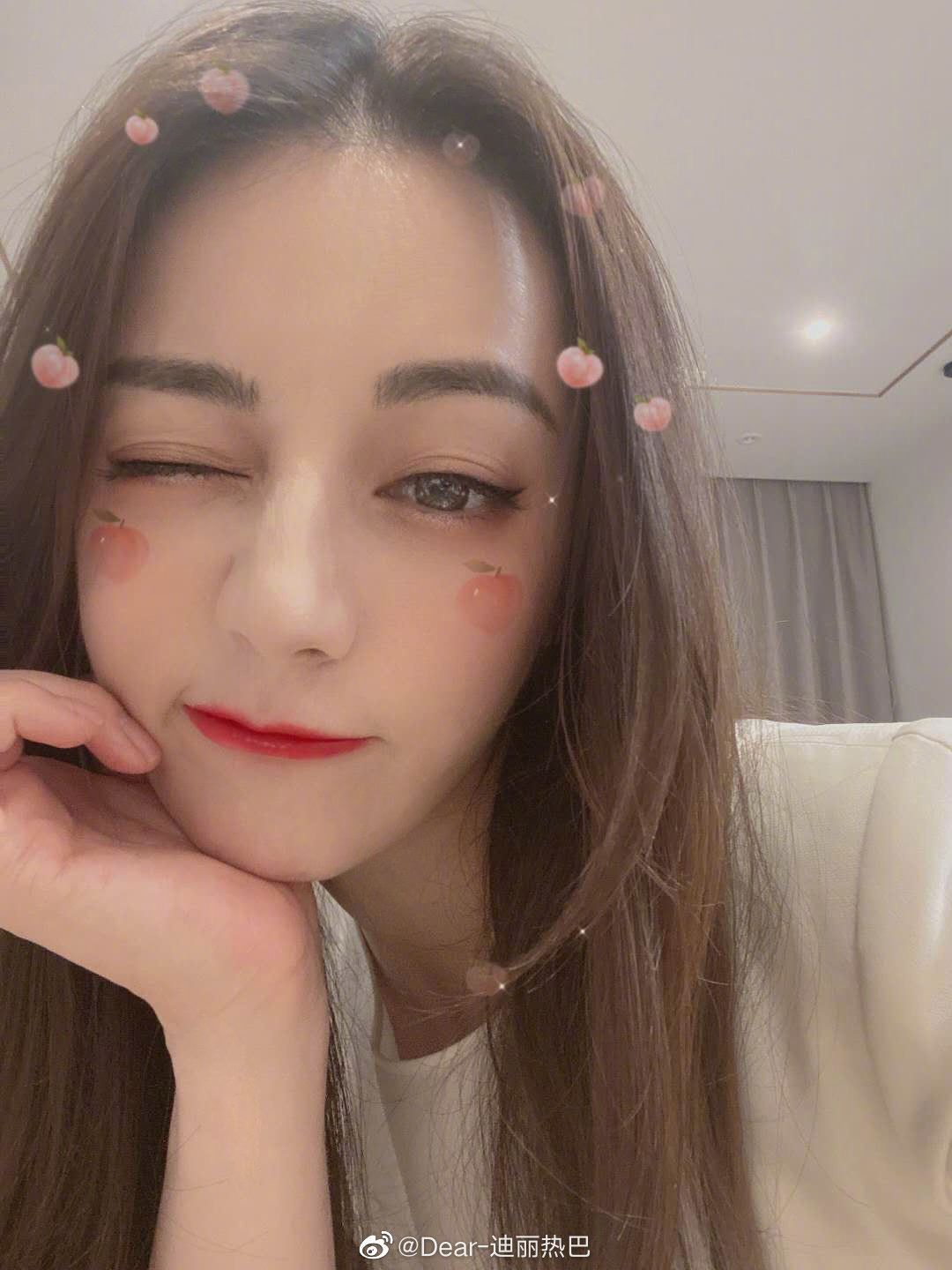 【多图】迪丽热巴派7千万粉丝福利，晒18张自拍大玩滤镜！