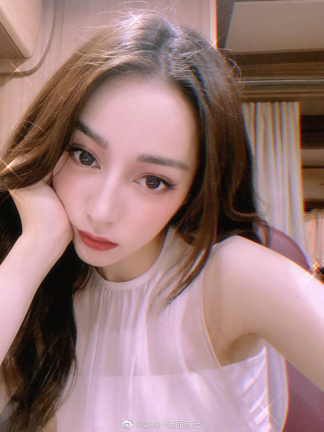 【多图】迪丽热巴派7千万粉丝福利，晒18张自拍大玩滤镜！