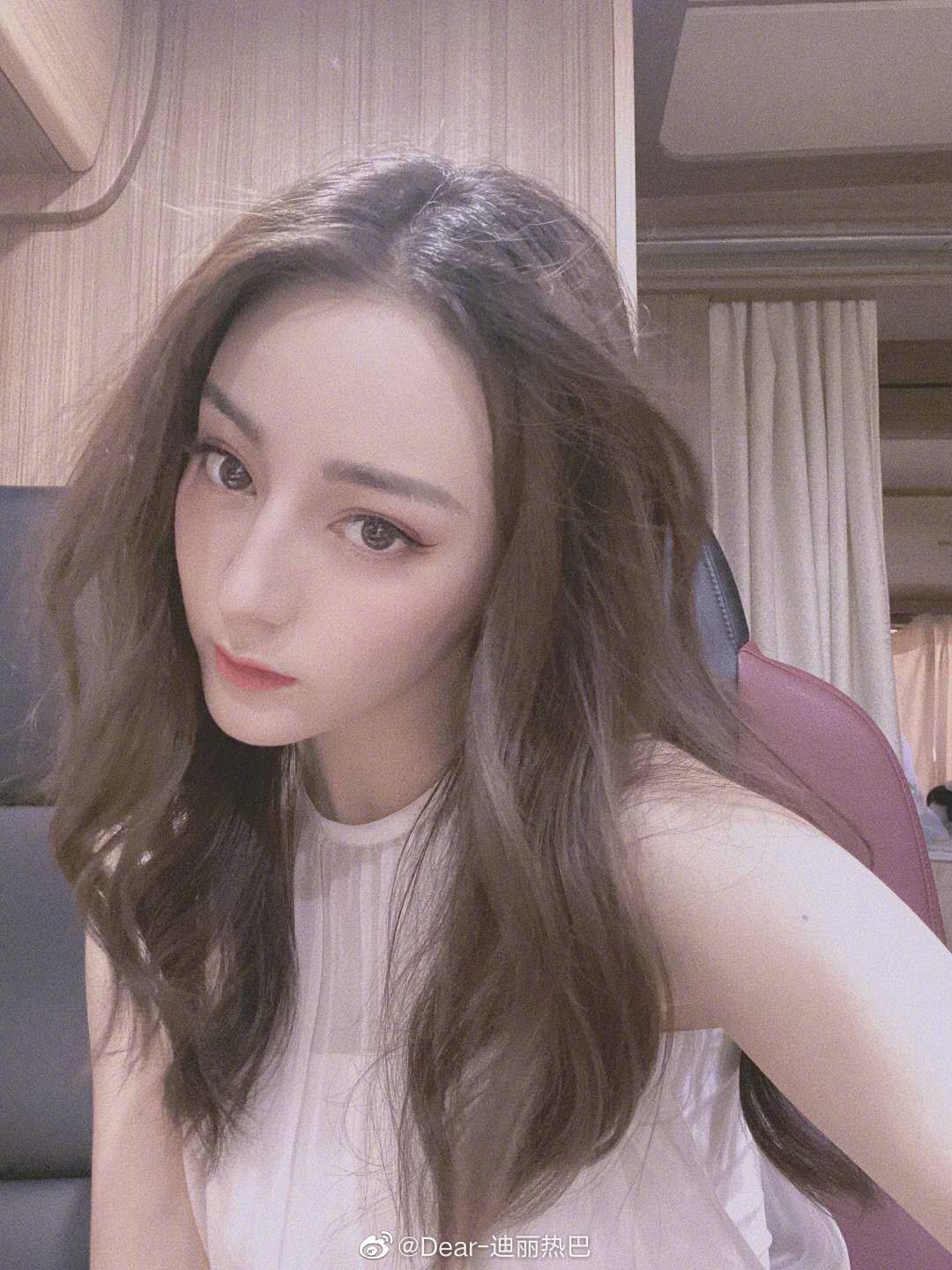 【多图】迪丽热巴派7千万粉丝福利，晒18张自拍大玩滤镜！