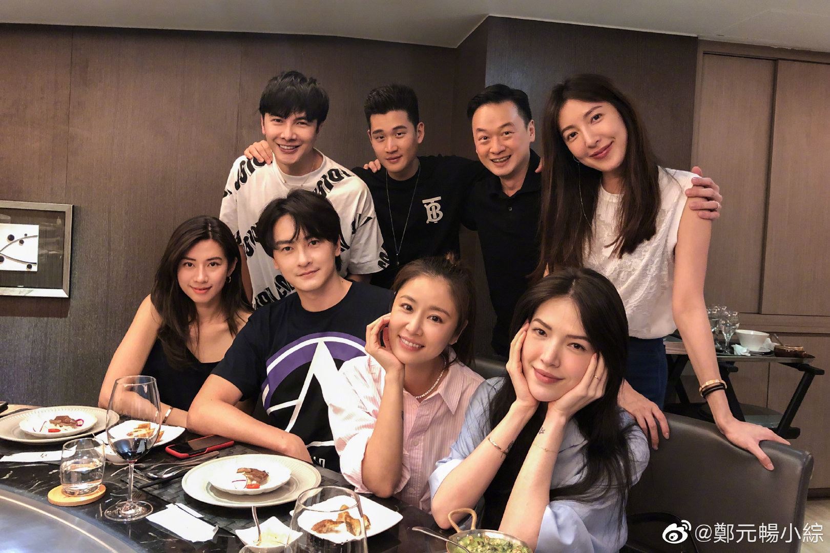 圈内好友为郑元畅庆生，他惊呆：真的有被吓到的生日趴！