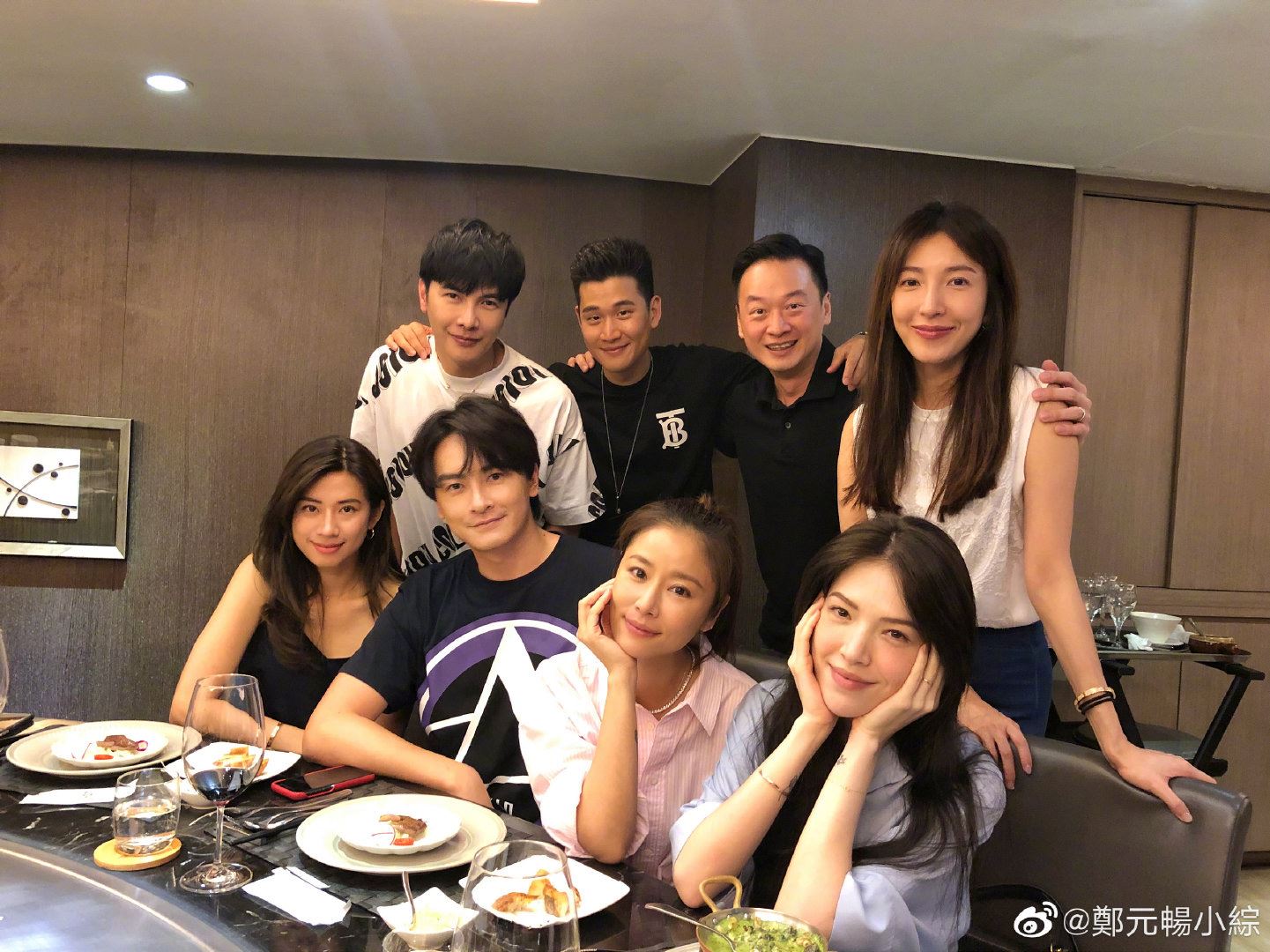 圈内好友为郑元畅庆生，他惊呆：真的有被吓到的生日趴！