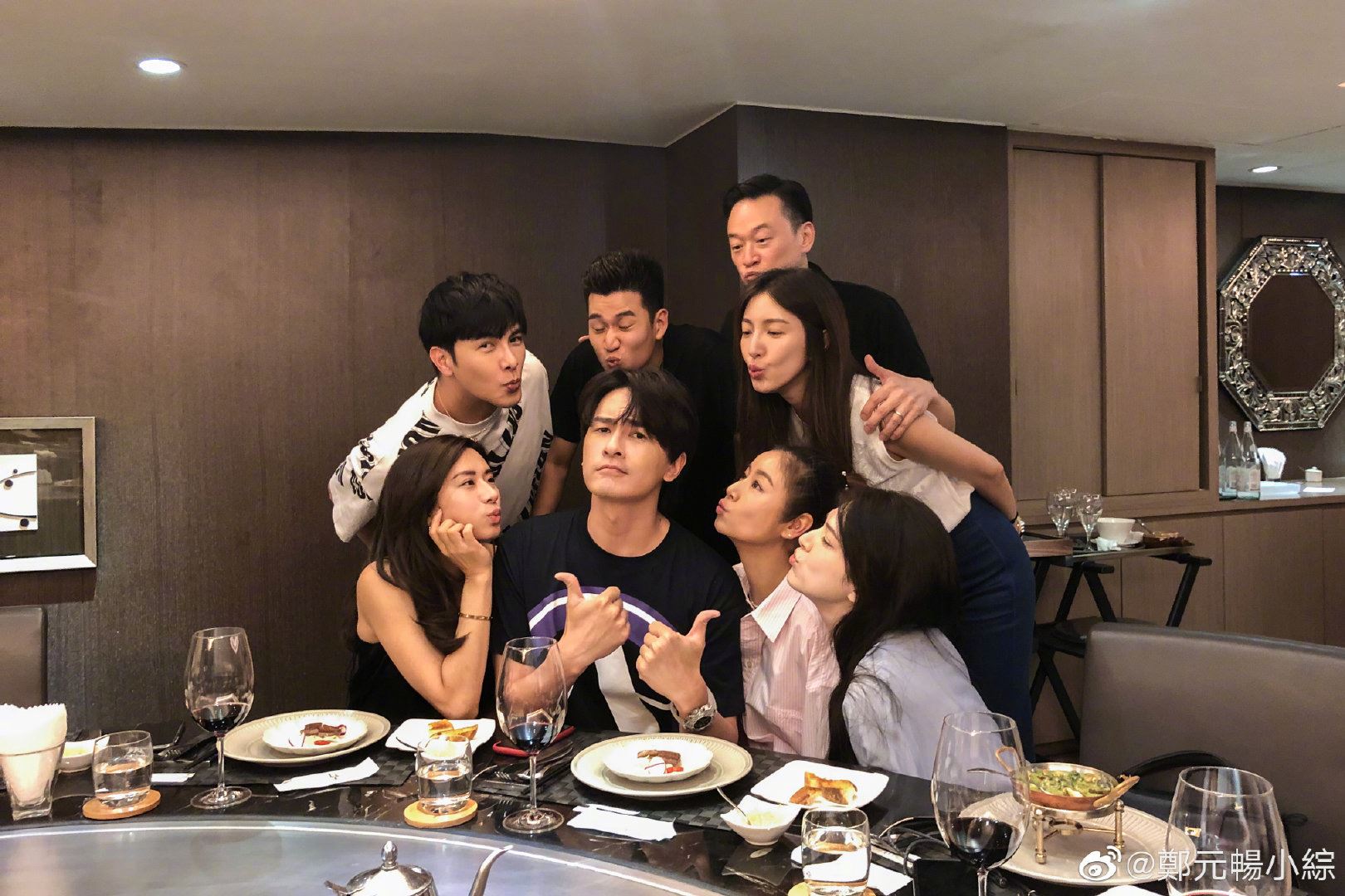 圈内好友为郑元畅庆生，他惊呆：真的有被吓到的生日趴！