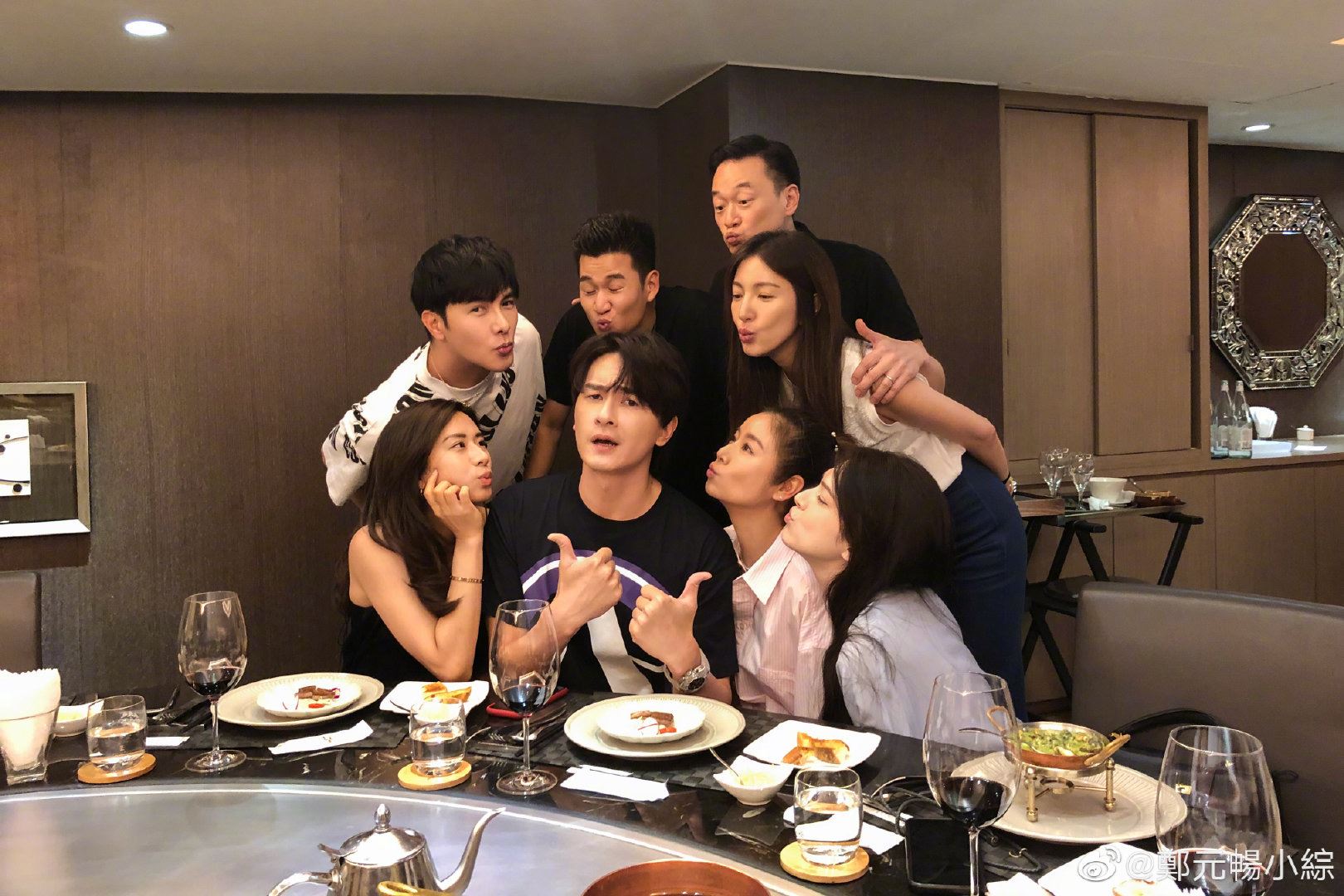 圈内好友为郑元畅庆生，他惊呆：真的有被吓到的生日趴！