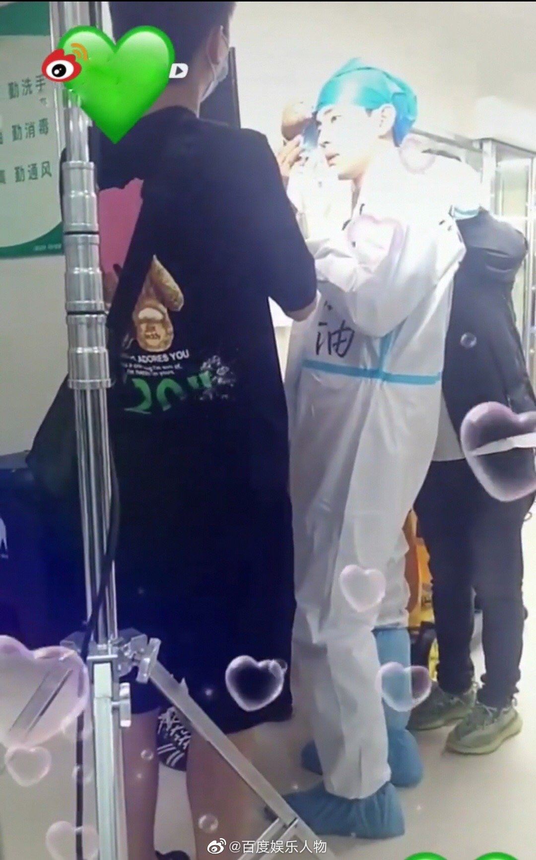 邓伦新剧《在一起》造型曝光！穿防护服还素颜上阵！